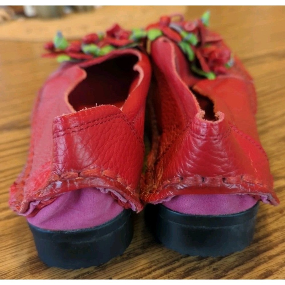 Tin Rui Shoes Womens 9 (260) Slip On Loafers Red & Green Flowers Leather Shoes - Picture 7 of 9